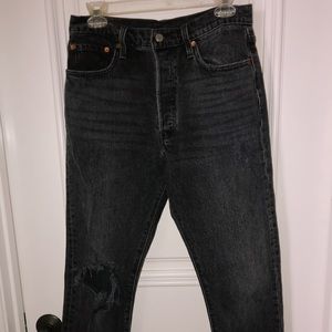 BLACK VINTAGE LEVI JEANS! Barely worn, about 5 times. SIZE: W29 #levis #jeans